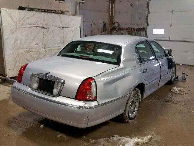 1LNHM83W02Y629151 - 2002 LINCOLN TOWN CAR C SILVER photo 4