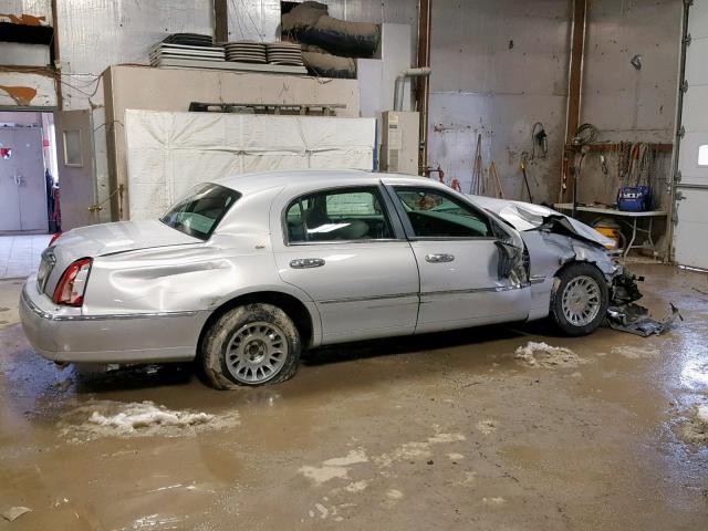 1LNHM83W02Y629151 - 2002 LINCOLN TOWN CAR C SILVER photo 9