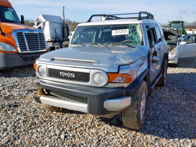 JTEBU11F070067791 - 2007 TOYOTA FJ CRUISER SILVER photo 2