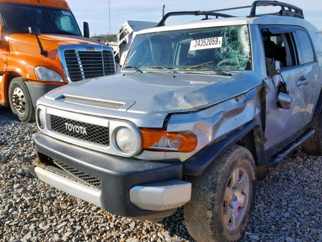 JTEBU11F070067791 - 2007 TOYOTA FJ CRUISER SILVER photo 9