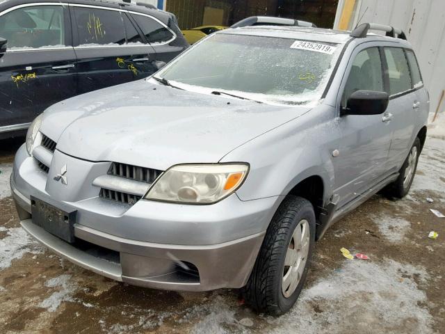 JA4LZ31F35U040493 - 2005 MITSUBISHI OUTLANDER SILVER photo 2