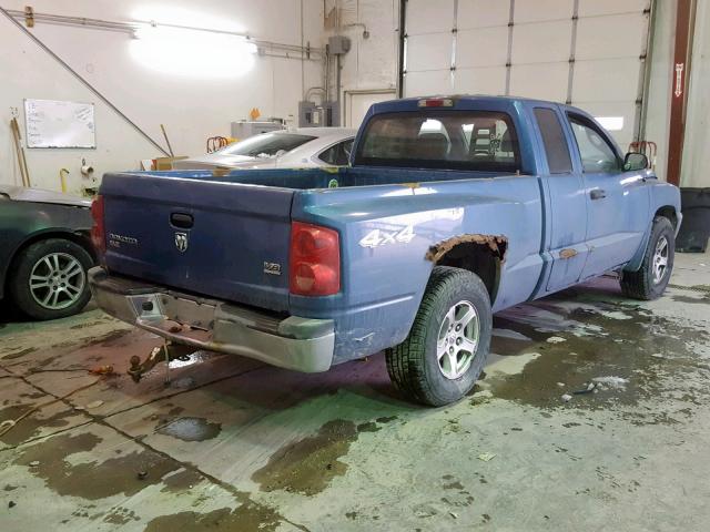 1D7HW42N55S167845 - 2005 DODGE DAKOTA SLT BLUE photo 4