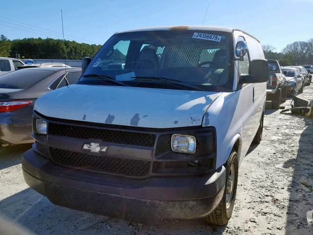 1GCFH15T861244140 - 2006 CHEVROLET EXPRESS G1 WHITE photo 2