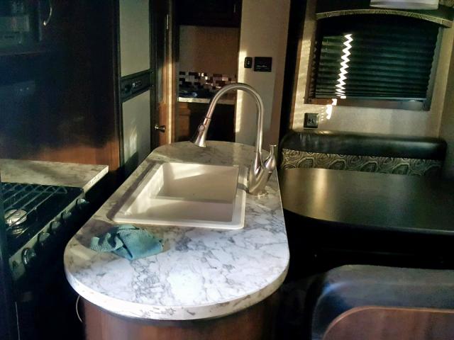 1UJBJ0BT4J1T90240 - 2018 JAYC TRAILER 白色 照片 8