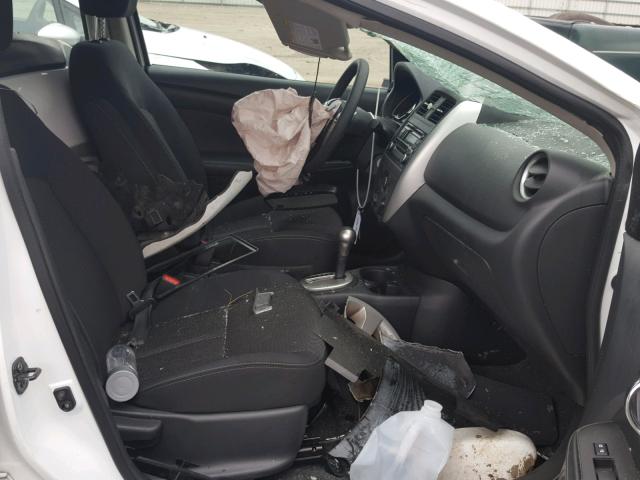 3N1CN7AP6GL847821 - 2016 NISSAN VERSA S WHITE photo 5