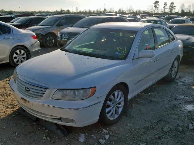 KMHFC46F27A172423 - 2007 HYUNDAI AZERA SE WHITE photo 2