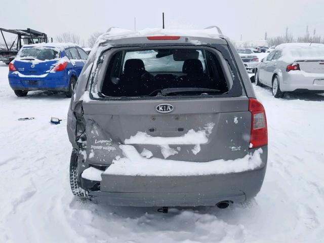 KNAHH8A85B7344073 - 2011 KIA RONDO GRAY photo 9