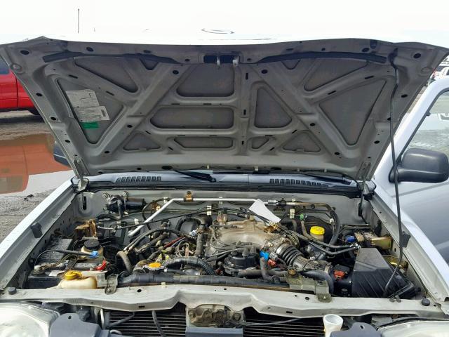 1N6ED27T02C387587 - 2002 NISSAN FRONTIER C SILVER photo 7