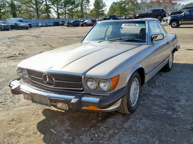 WDBBA48D8GA047526 - 1986 MERCEDES-BENZ 560 SL TAN photo 2