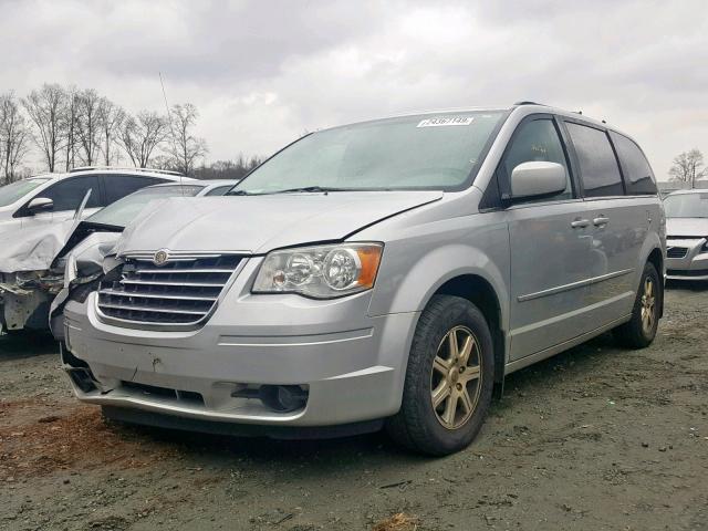 2A8HR54P98R657807 - 2008 CHRYSLER TOWN & COU SILVER photo 2