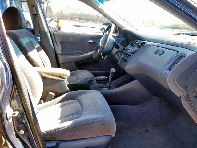 1HGCG5641YA032270 - 2000 HONDA ACCORD LX BLUE photo 5