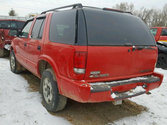 1GNDT13W32K185559 - 2002 CHEVROLET BLAZER RED photo 3