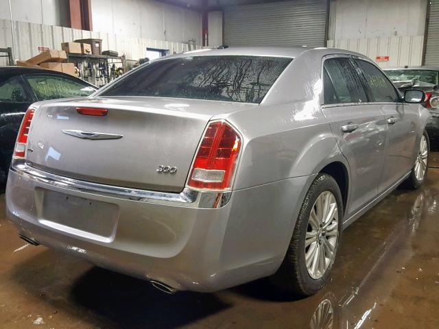 2C3CCARG5DH667890 - 2013 CHRYSLER 300 SILVER photo 4