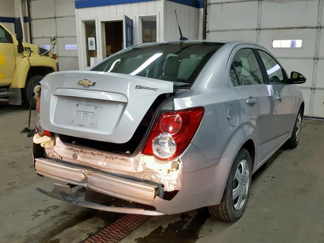 1G1JB5SG5D4119627 - 2013 CHEVROLET SONIC LS 银色 照片 4