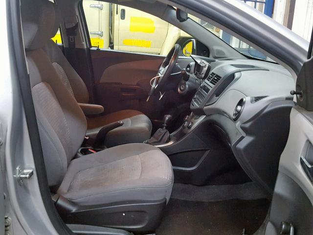 1G1JB5SG5D4119627 - 2013 CHEVROLET SONIC LS 银色 照片 5