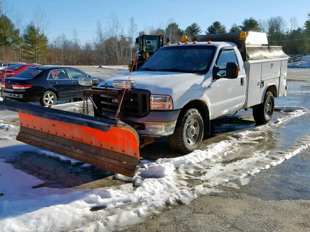 1FTWF31525EB03208 - 2005 FORD F350 SRW S WHITE photo 2