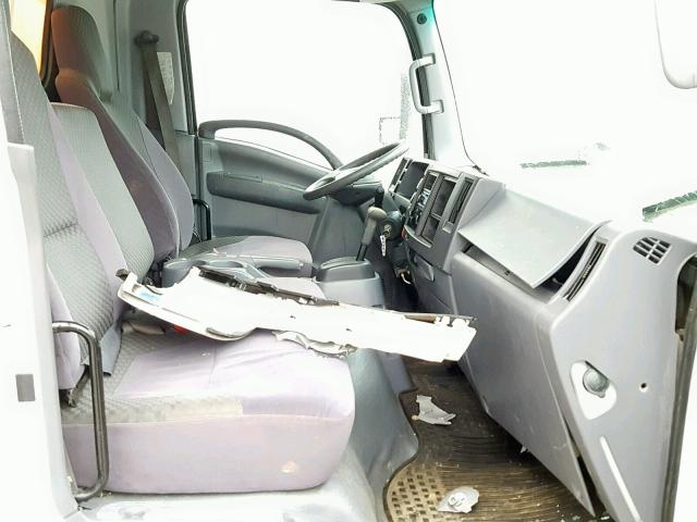 54DC4W1CXFS805607 - 2015 ISUZU NPR HD WHITE photo 5