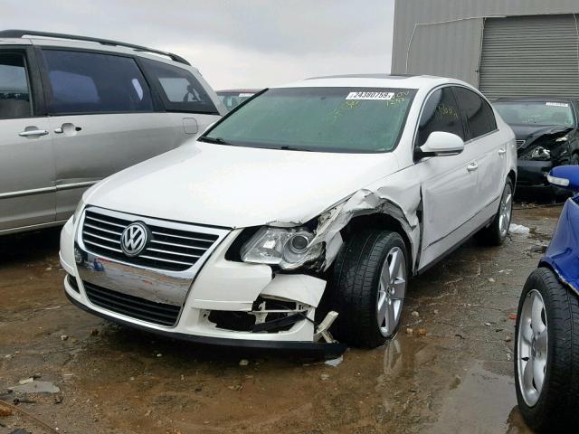 WVWAK73C08E221237 - 2008 VOLKSWAGEN PASSAT KOM WHITE photo 2