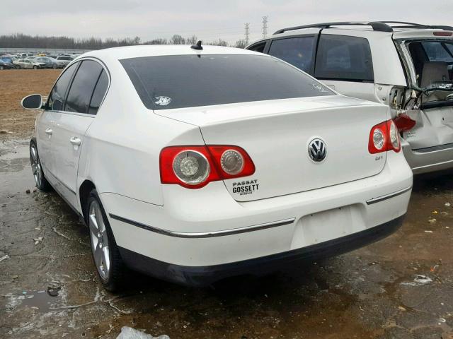 WVWAK73C08E221237 - 2008 VOLKSWAGEN PASSAT KOM WHITE photo 3