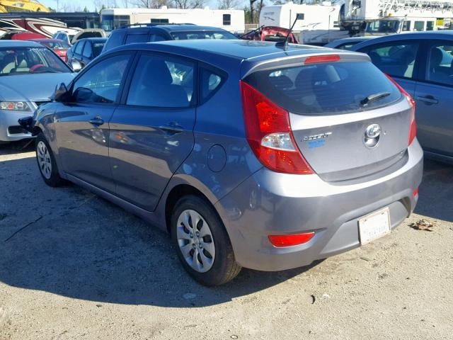 KMHCT5AE5HU317476 - 2017 HYUNDAI ACCENT SE GRAY photo 3