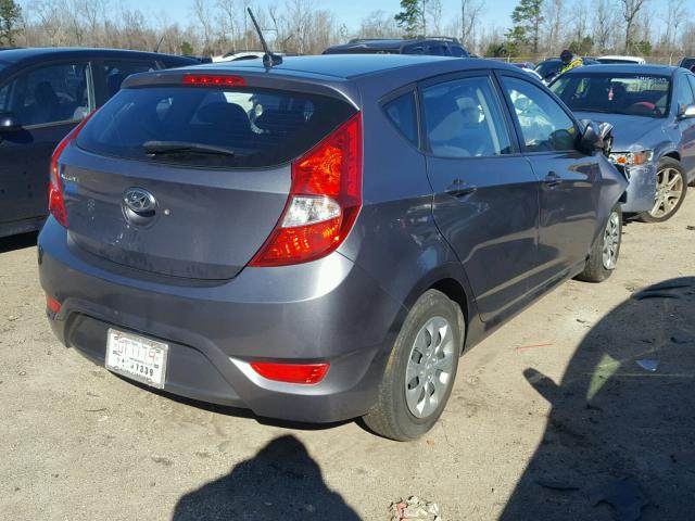 KMHCT5AE5HU317476 - 2017 HYUNDAI ACCENT SE GRAY photo 4