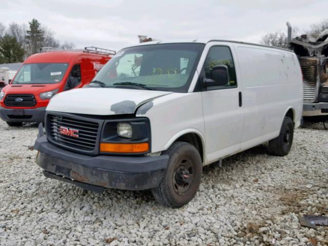 1GTGG25V471126232 - 2007 GMC SAVANA G25 WHITE photo 2
