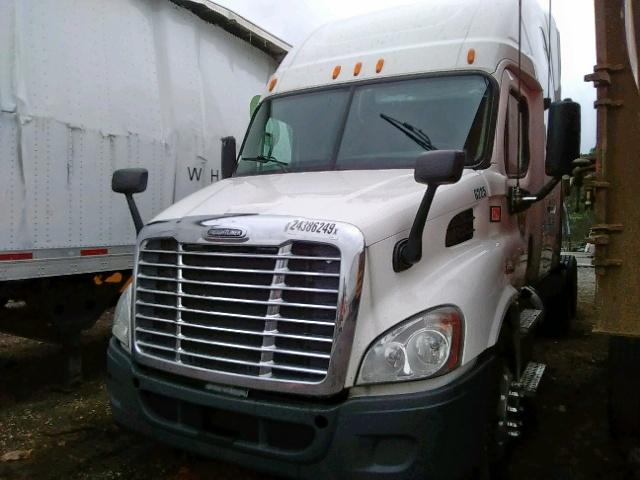 1FUJGHDVXCLBP0661 - 2012 FREIGHTLINER CASCADIA 1 WHITE photo 2