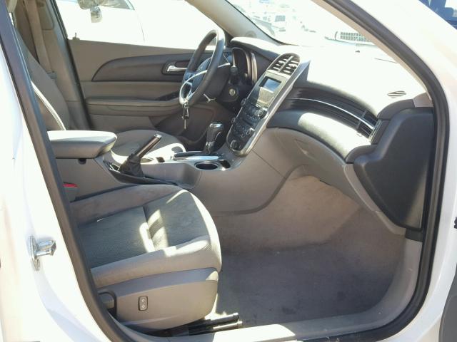 1G11B5SL7FF216364 - 2015 CHEVROLET MALIBU LS თეთრი ფოტო 5