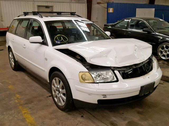 WVWWH23B9YE324512 - 2000 VOLKSWAGEN PASSAT GLX WHITE photo 1