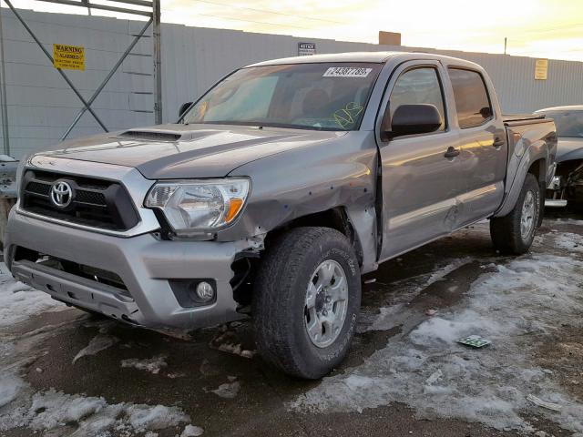 5TFLU4EN4FX136662 - 2015 TOYOTA TACOMA DOU SILVER photo 2