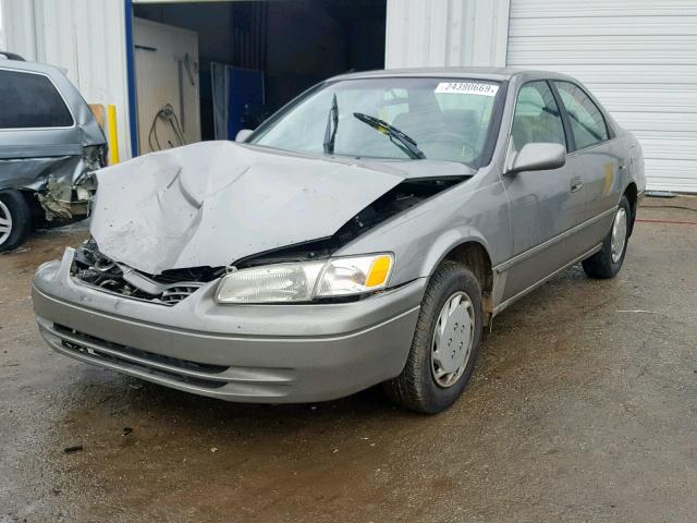 4T1BG22K0WU317143 - 1998 TOYOTA CAMRY CE GRAY photo 2