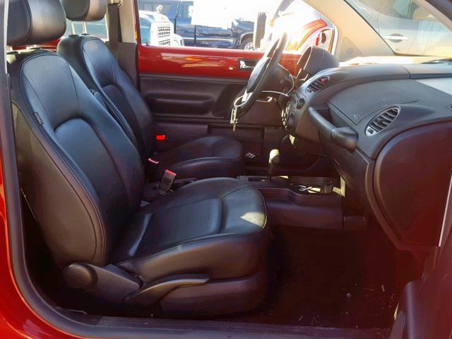3VWPG3AG5AM015600 - 2010 VOLKSWAGEN NEW BEETLE Qırmızı foto 5