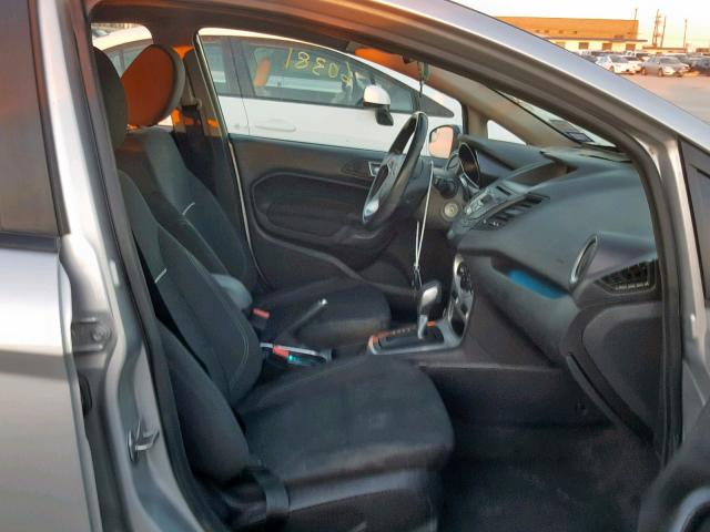 3FADP4EJ8EM217828 - 2014 FORD FIESTA SE ვერცხლისფერი ფოტო 5