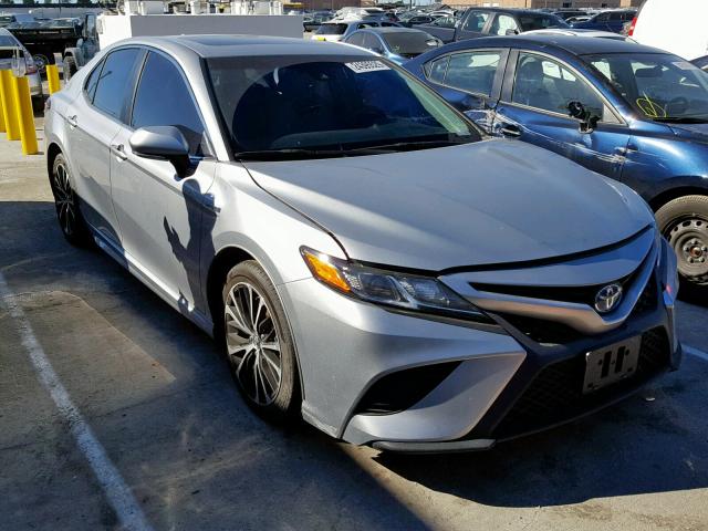 4T1B21HK3JU001406 - 2018 TOYOTA CAMRY HYBR SILVER photo 1