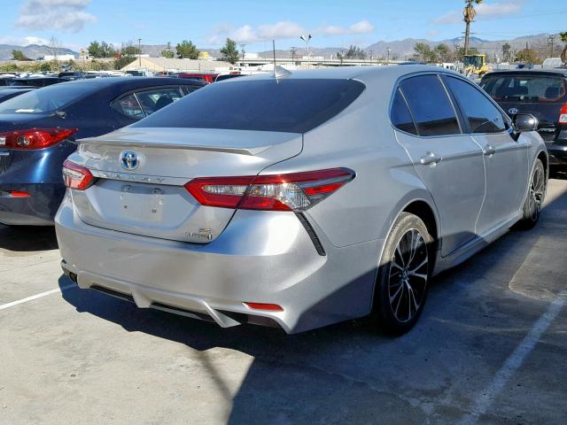 4T1B21HK3JU001406 - 2018 TOYOTA CAMRY HYBR SILVER photo 4