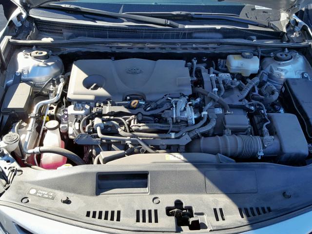 4T1B21HK3JU001406 - 2018 TOYOTA CAMRY HYBR SILVER photo 7