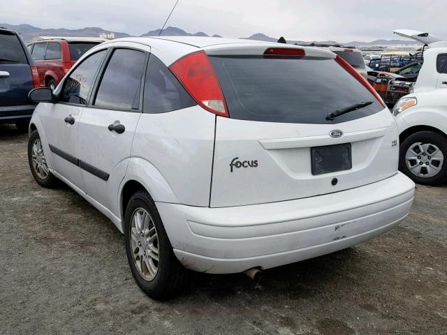 3FAFP37303R114274 - 2003 FORD FOCUS ZX5 WHITE photo 3