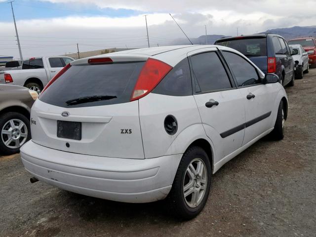 3FAFP37303R114274 - 2003 FORD FOCUS ZX5 WHITE photo 4