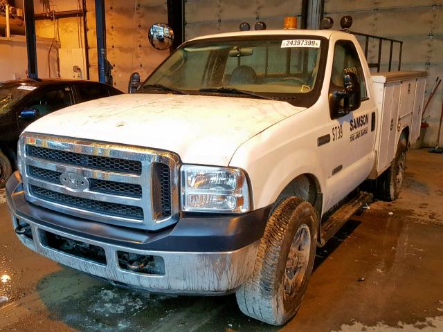 1FDWF30P25EC42978 - 2005 FORD F350 SRW S WHITE photo 2