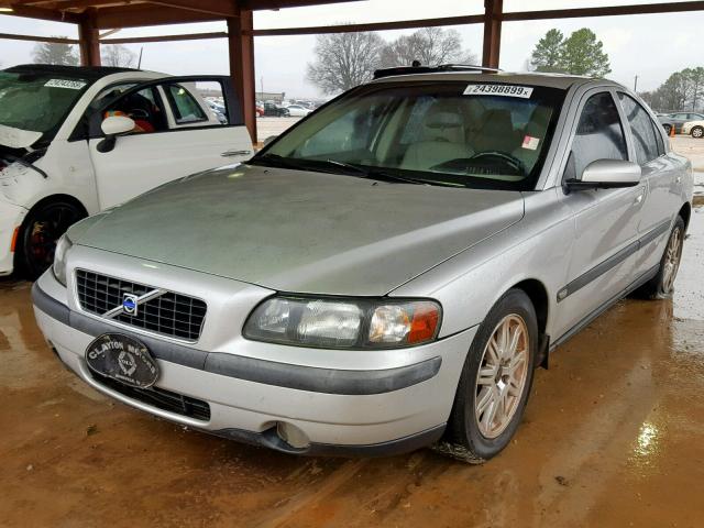 YV1RS61T642324927 - 2004 VOLVO S60 SILVER photo 2