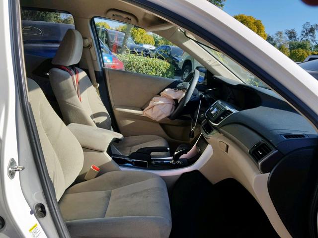 1HGCR2F39DA197607 - 2013 HONDA ACCORD LX WHITE photo 5