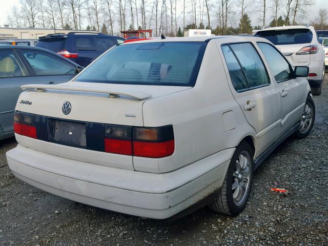 3VWPA81H2WM256545 - 1998 VOLKSWAGEN JETTA WOLF WHITE photo 4