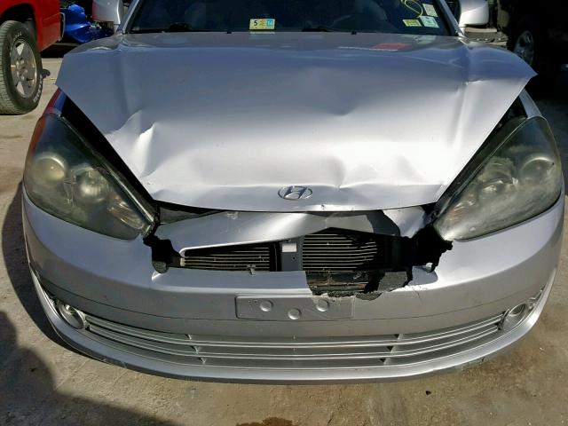 KMHHM66D98U295457 - 2008 HYUNDAI TIBURON GS SILVER photo 9