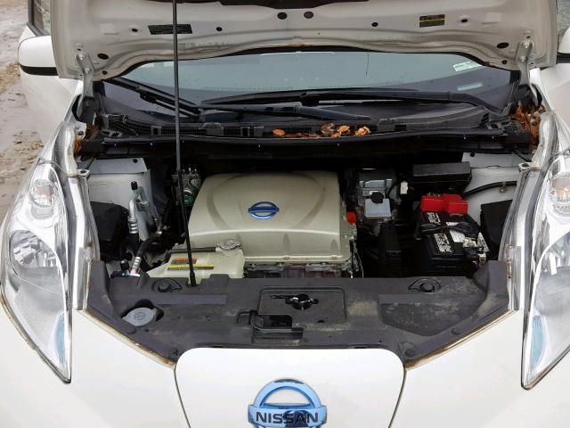 1N4AZ0CP0GC301238 - 2016 NISSAN LEAF S WHITE photo 7