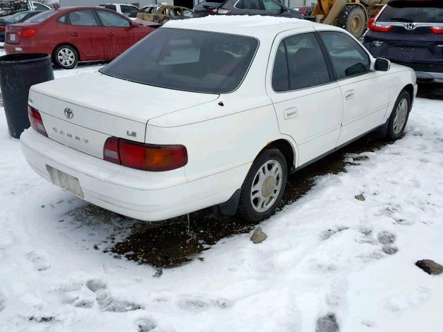 4T1BG12K3TU766399 - 1996 TOYOTA CAMRY DX WHITE photo 4