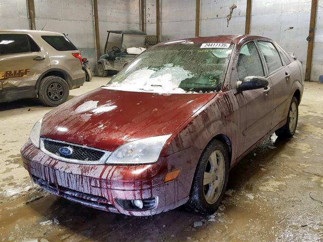 1FAHP34NX6W195803 - 2006 FORD FOCUS ZX4 MAROON photo 2