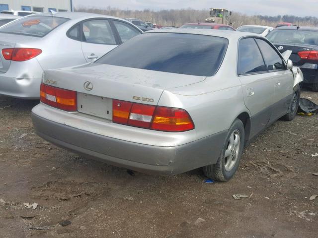 JT8BF22GXV5013358 - 1997 LEXUS ES 300 GRAY photo 4