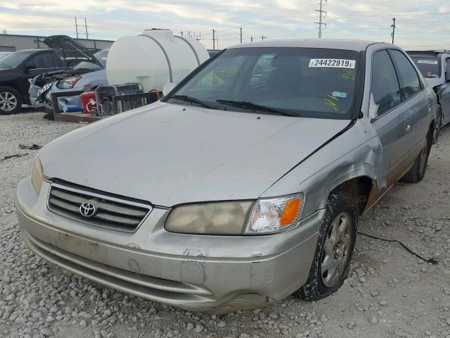 JT2BG22K910559040 - 2001 TOYOTA CAMRY CE SILVER photo 2