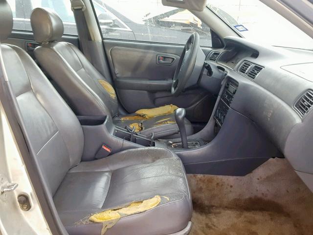 JT2BG22K910559040 - 2001 TOYOTA CAMRY CE SILVER photo 5