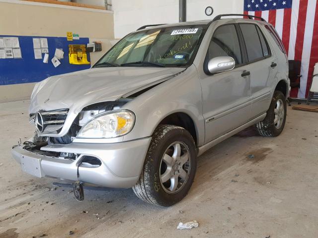 4JGAB57E84A504000 - 2004 MERCEDES-BENZ ML 350 SILVER photo 2